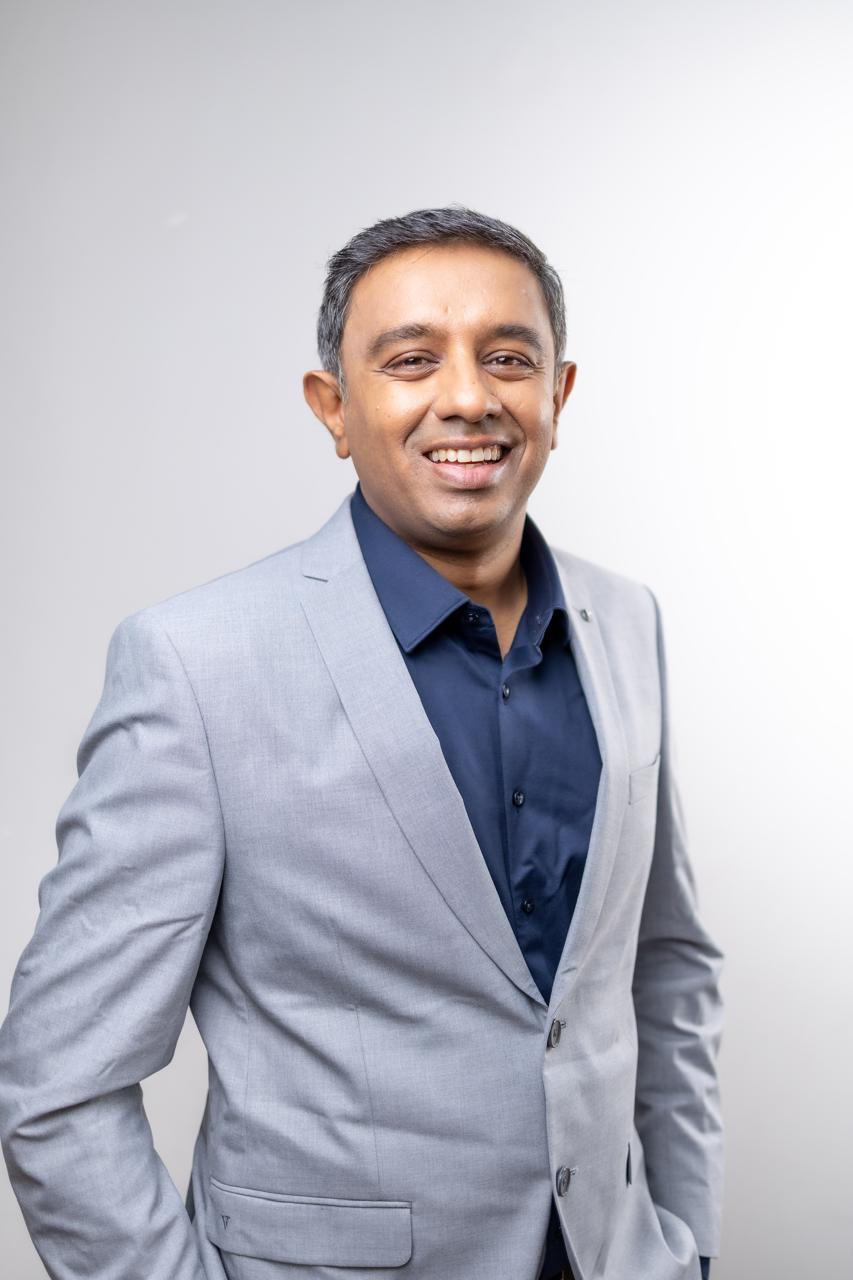 डॉ. निश्चय बी 