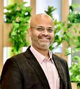 டாக்டர். சூர்யவன்ஷி சத்யஜீத் நாராயண்