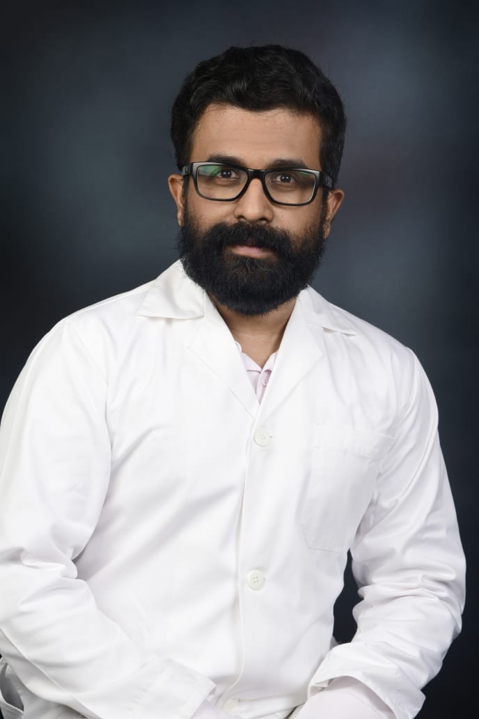 डॉ. अभिषेक सुगुमार के