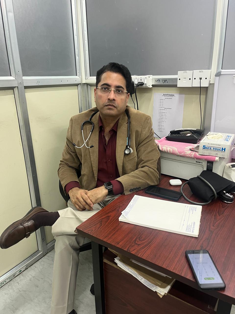 டாக்டர் அனிந்தியா மைத்ரா